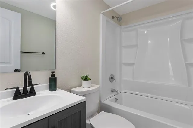 $290,000 | 17405 East 228th Street, Harrisonville, MO 64701