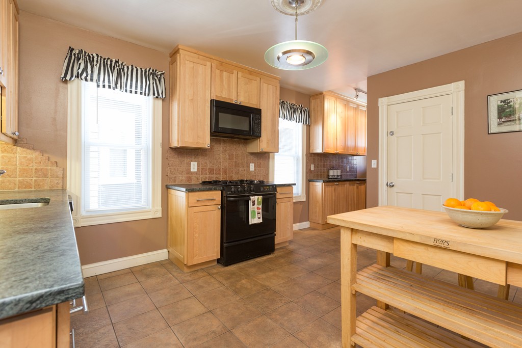 8 Rindgefield Street Cambridge, MA 02140 - Photo 7 of 24 Gallery Image 7