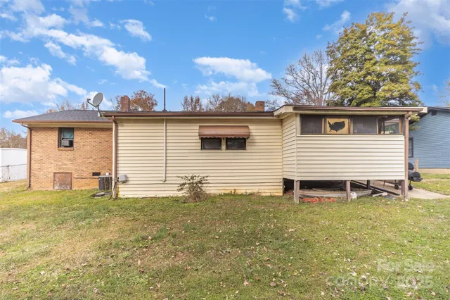 $175,000 | 407 Forestway Drive, Mount Holly, NC 28120