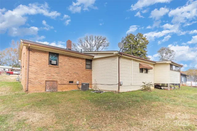 $175,000 | 407 Forestway Drive, Mount Holly, NC 28120