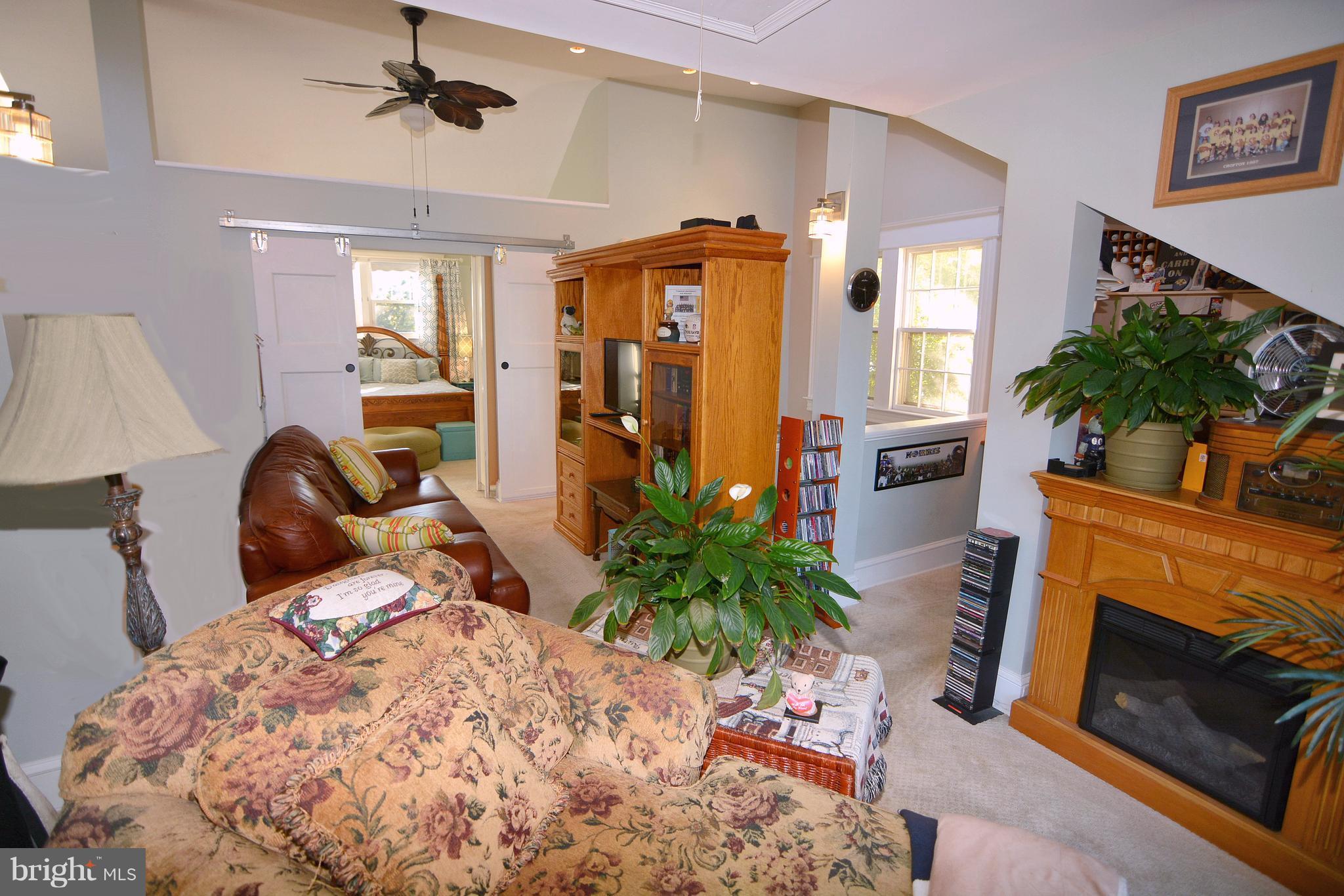 1308 N Road Pasadena, MD 21122 - Photo 24 of 30 Sitting area next to master bedroom