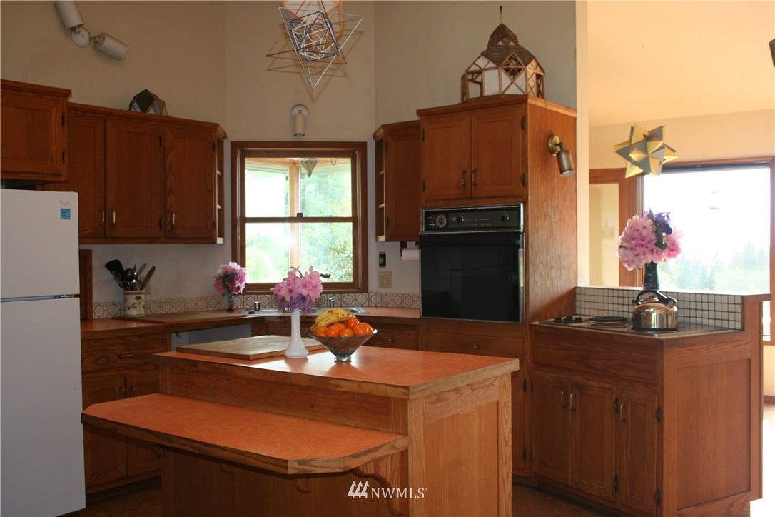 7118 Fiske Road Clinton, WA 98236 - Photo 8 of 24 Gallery Image 8