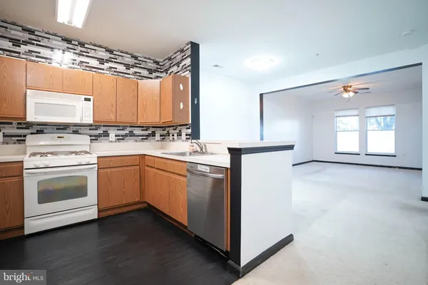 $179,500 | 1321 Karen Boulevard, Unit 208, Capitol Heights, MD 20743