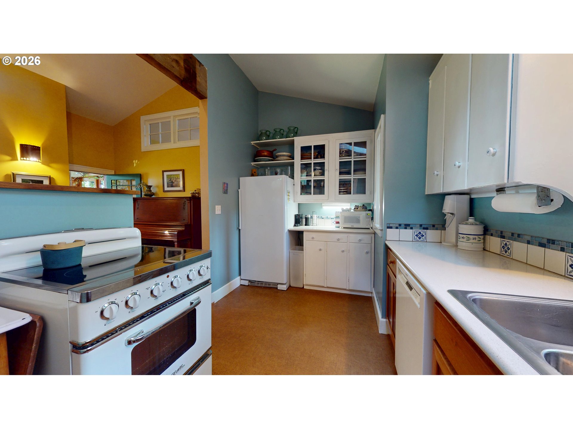 411 Perry Street Springfield, OR 97477 - Photo 10 of 48 Kitchen
