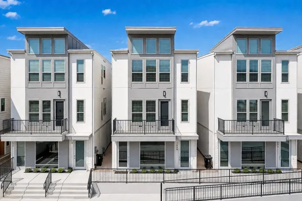 $2,000 | 389 North Centro Circle, Unit B, Shenandoah, TX 77385