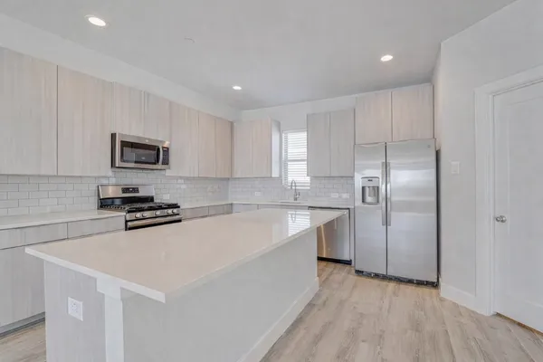 $2,000 | 389 North Centro Circle, Unit B, Shenandoah, TX 77385