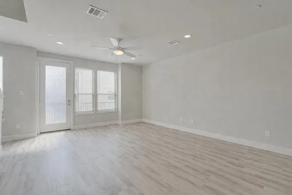 $2,000 | 389 North Centro Circle, Unit B, Shenandoah, TX 77385