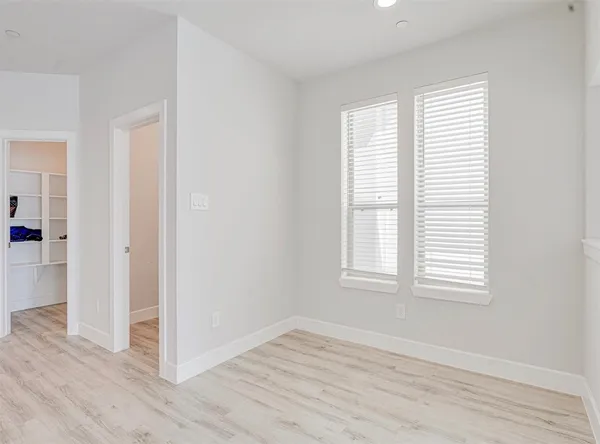 $2,000 | 389 North Centro Circle, Unit B, Shenandoah, TX 77385