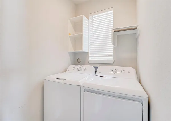 $2,000 | 389 North Centro Circle, Unit B, Shenandoah, TX 77385