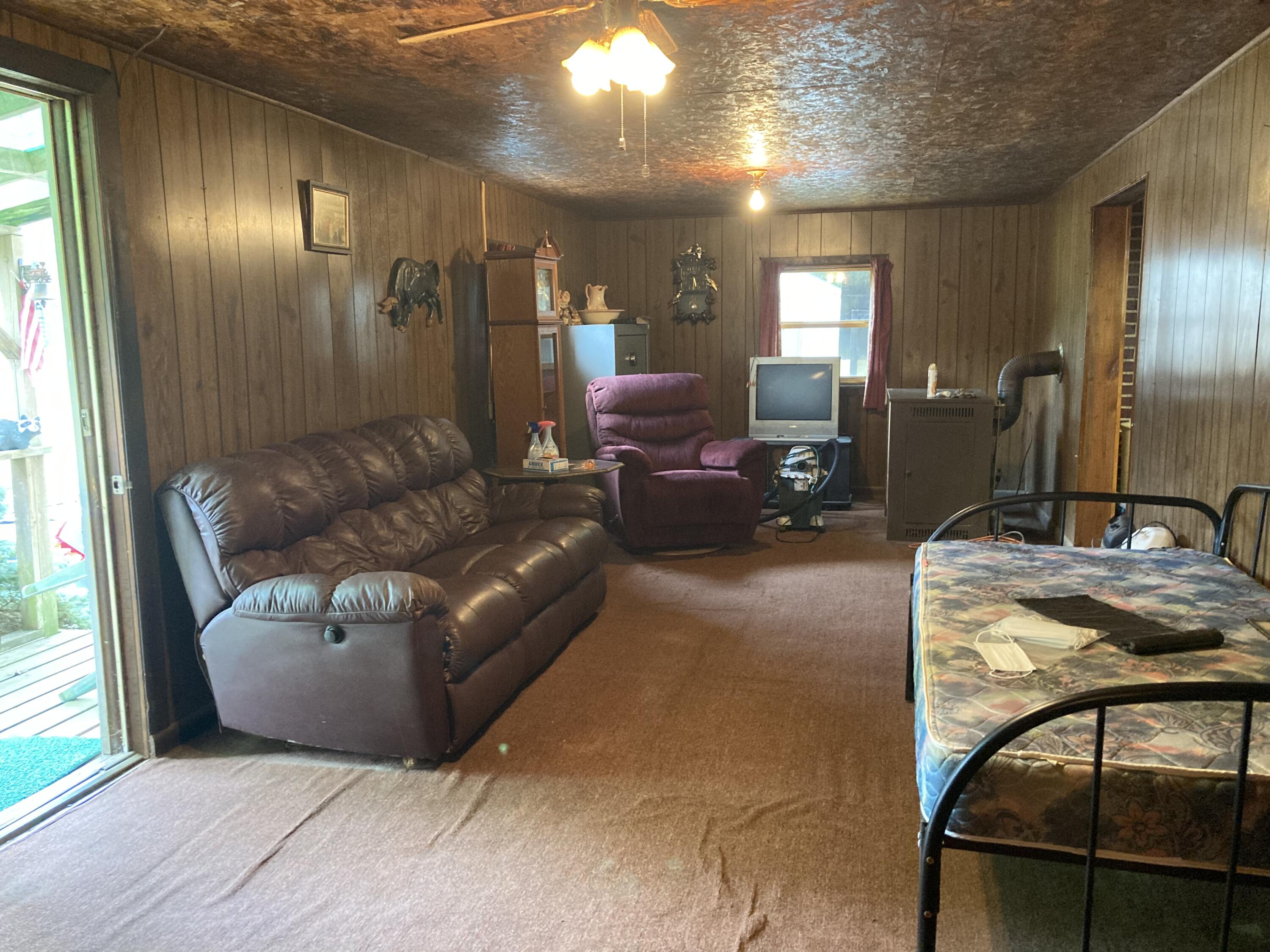 812 Chadwell Road Kingsport, TN 37660 - Photo 18 of 38 4AE62956-1E7A-4B33-AA2B-13AE8FC20A93