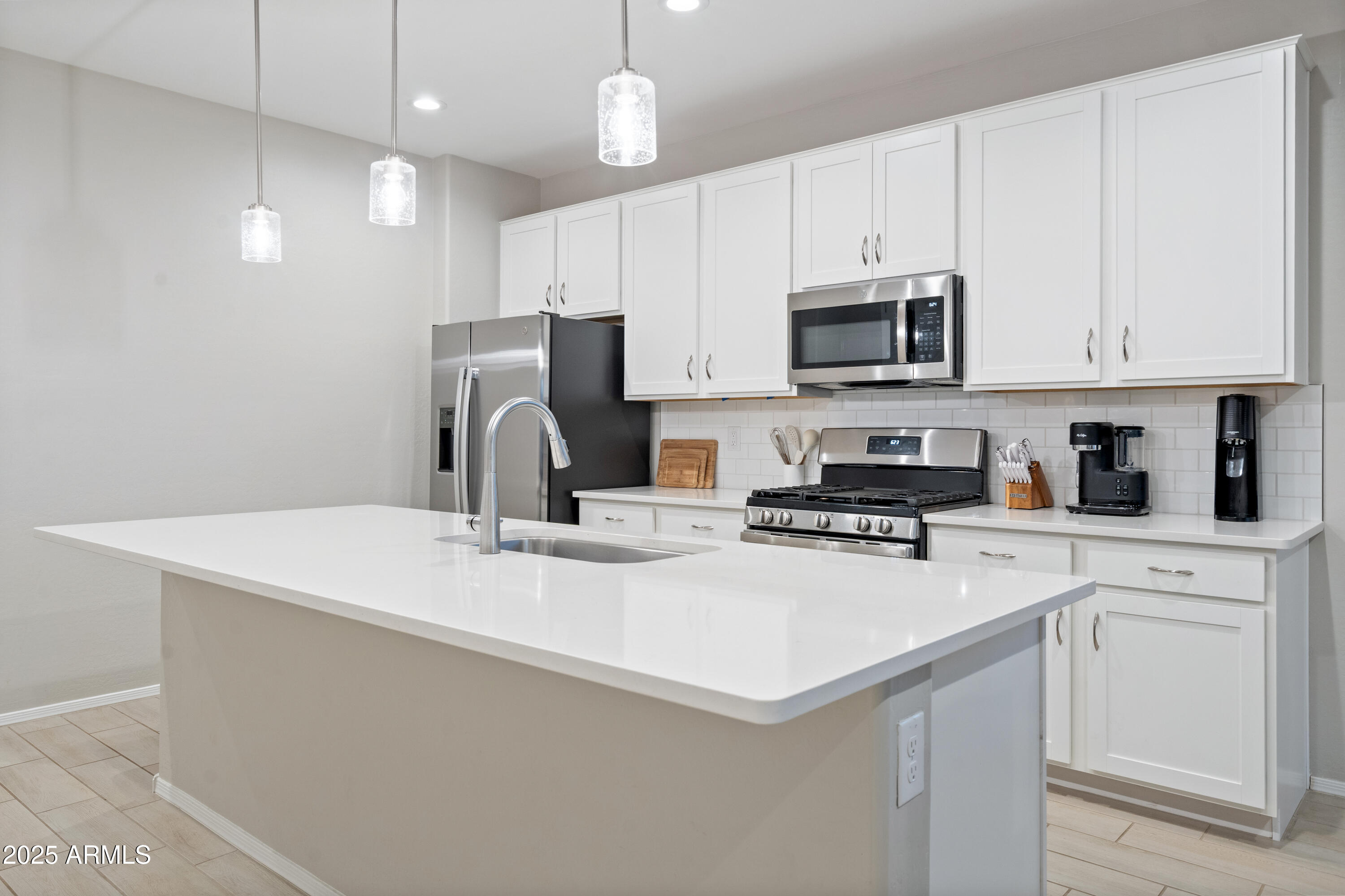 17829 West Red Fox Road Surprise, AZ 85387 - Photo 8 of 28 Kitchen
