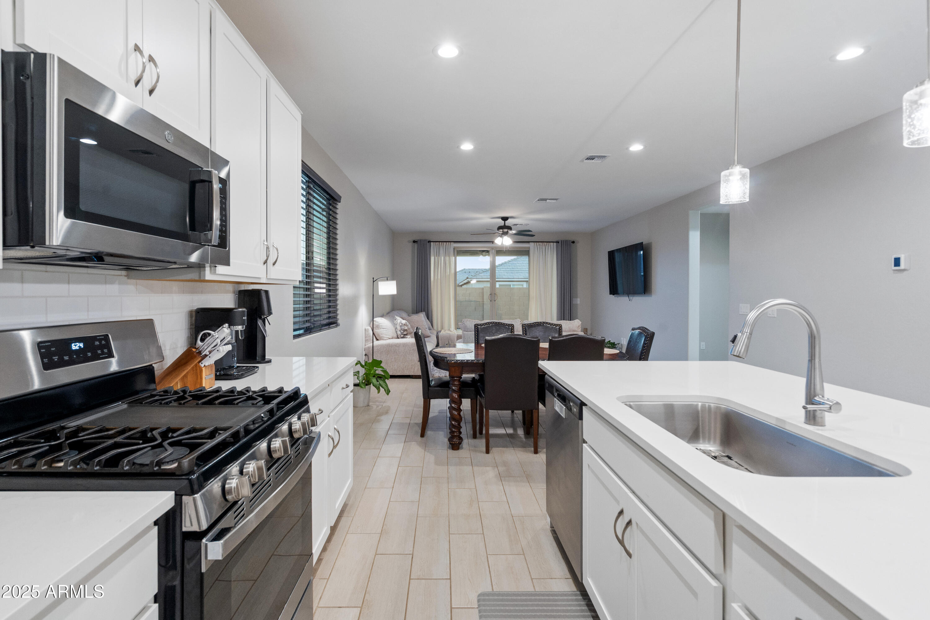 17829 West Red Fox Road Surprise, AZ 85387 - Photo 9 of 28 Kitchen
