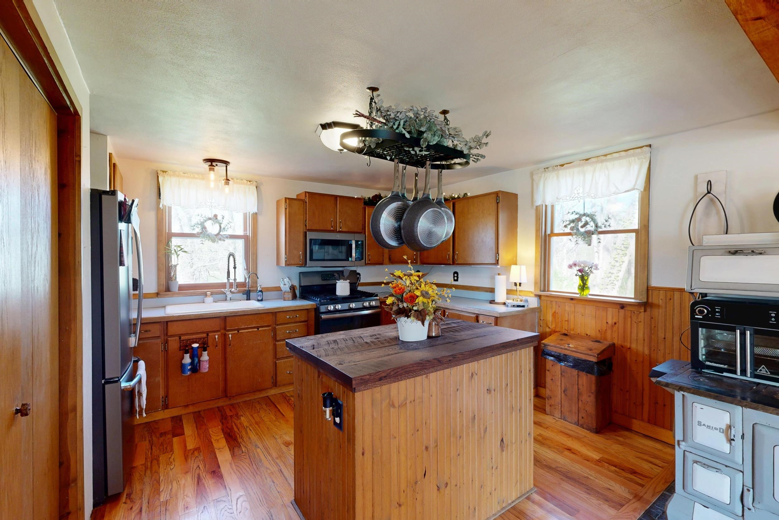 N2312 County Rd J Fort Atkinson, WI 53538 - Photo 5 of 43