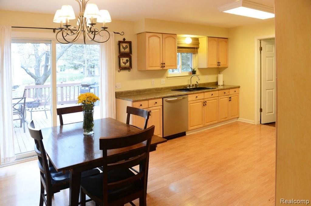 3888 Orchardview Avenue Rochester, MI 48307 - Photo 4 of 17 Kitchen.jpg
