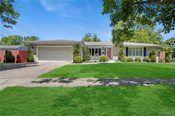 $440,000 | 206 Countryside Lane, Amherst, NY 14221