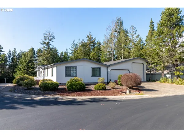 $529,000 | 613 Glenbrook Circle, Florence, OR 97439
