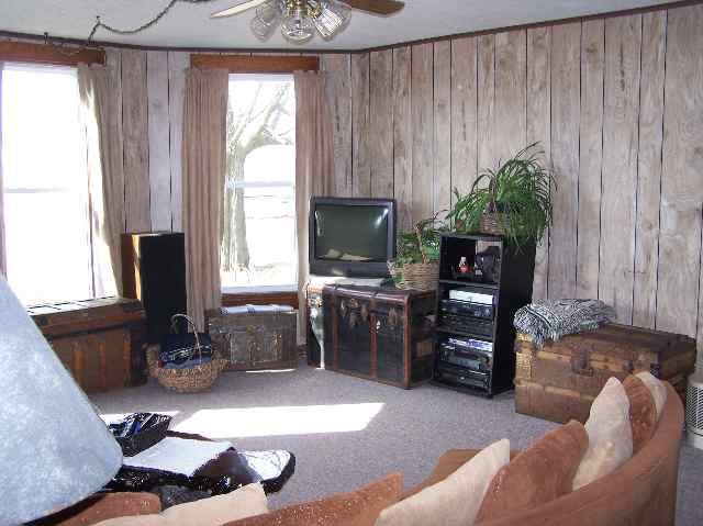 3714 North Hillcrest Road Freeport, IL 61032 - Photo 3 of 9 Gallery Image 3