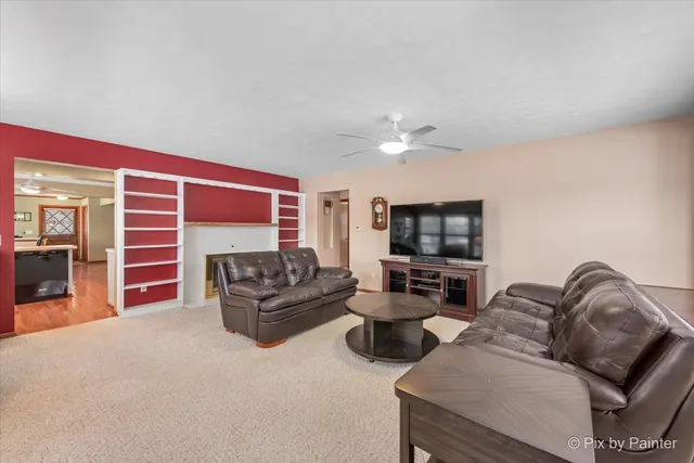 $399,900 | 123 Dundee Avenue, East Dundee, IL 60118