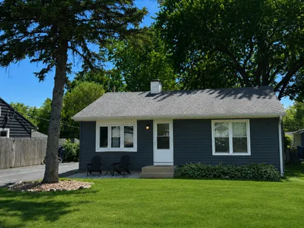 $239,999 | 18111 West Twin Lakes Boulevard, Grayslake, IL 60030