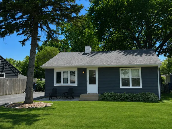 $239,999 | 18111 West Twin Lakes Boulevard, Grayslake, IL 60030