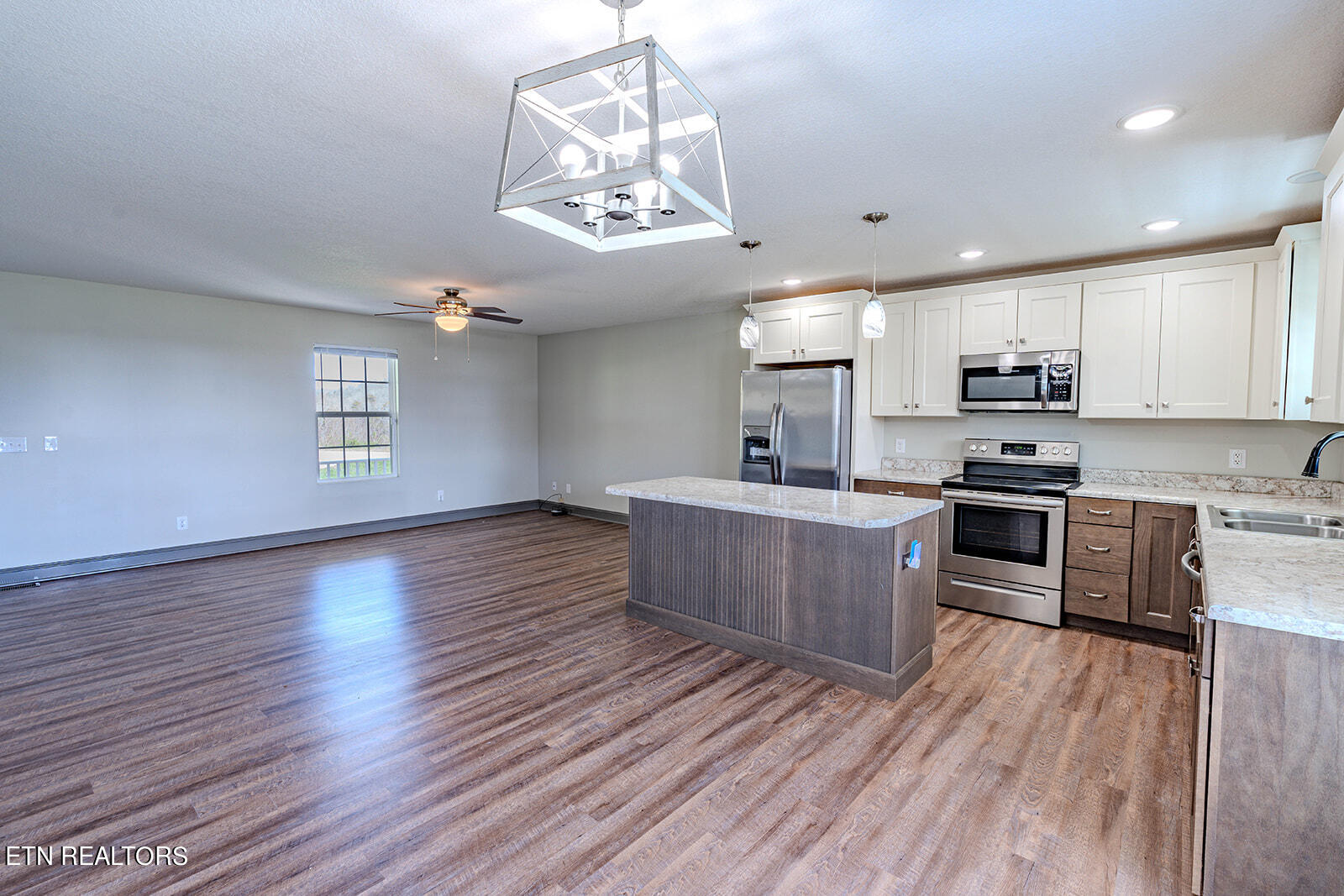 225 Pleasant Ridge Lane Bean Station, TN 37708 - Photo 5 of 42 20240318-DSC08681-HDR
