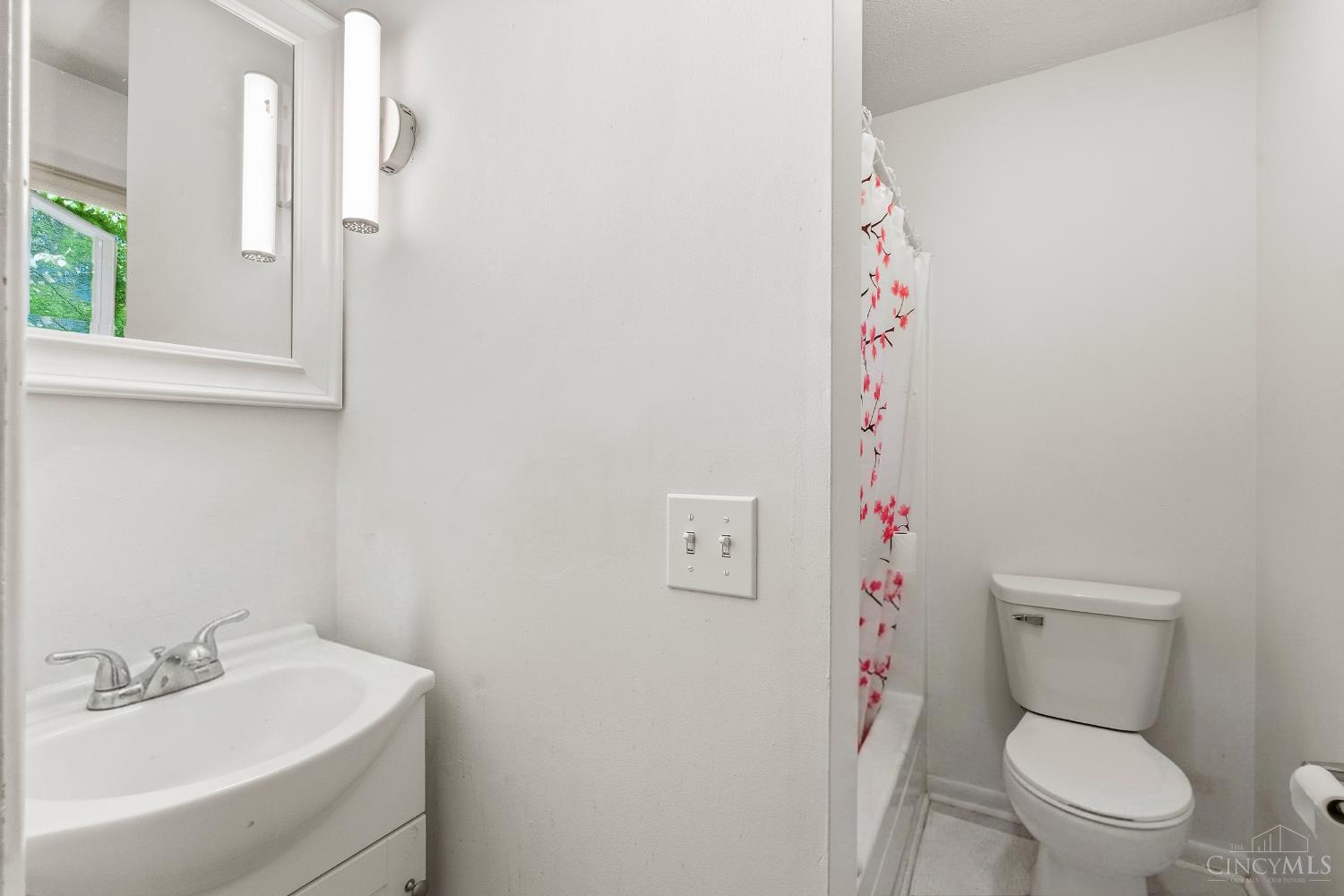 9406 Swigert Road Loveland, OH 45140 - Photo 13 of 31 Gallery Image 13