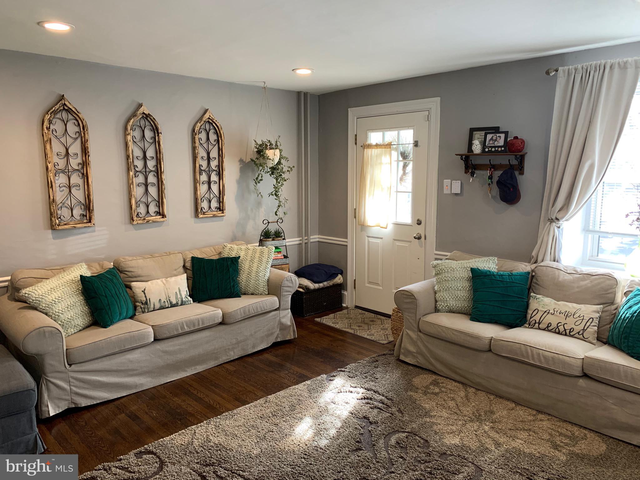 302 Highland Road Cheltenham, PA 19012 - Photo 6 of 57 Living Room