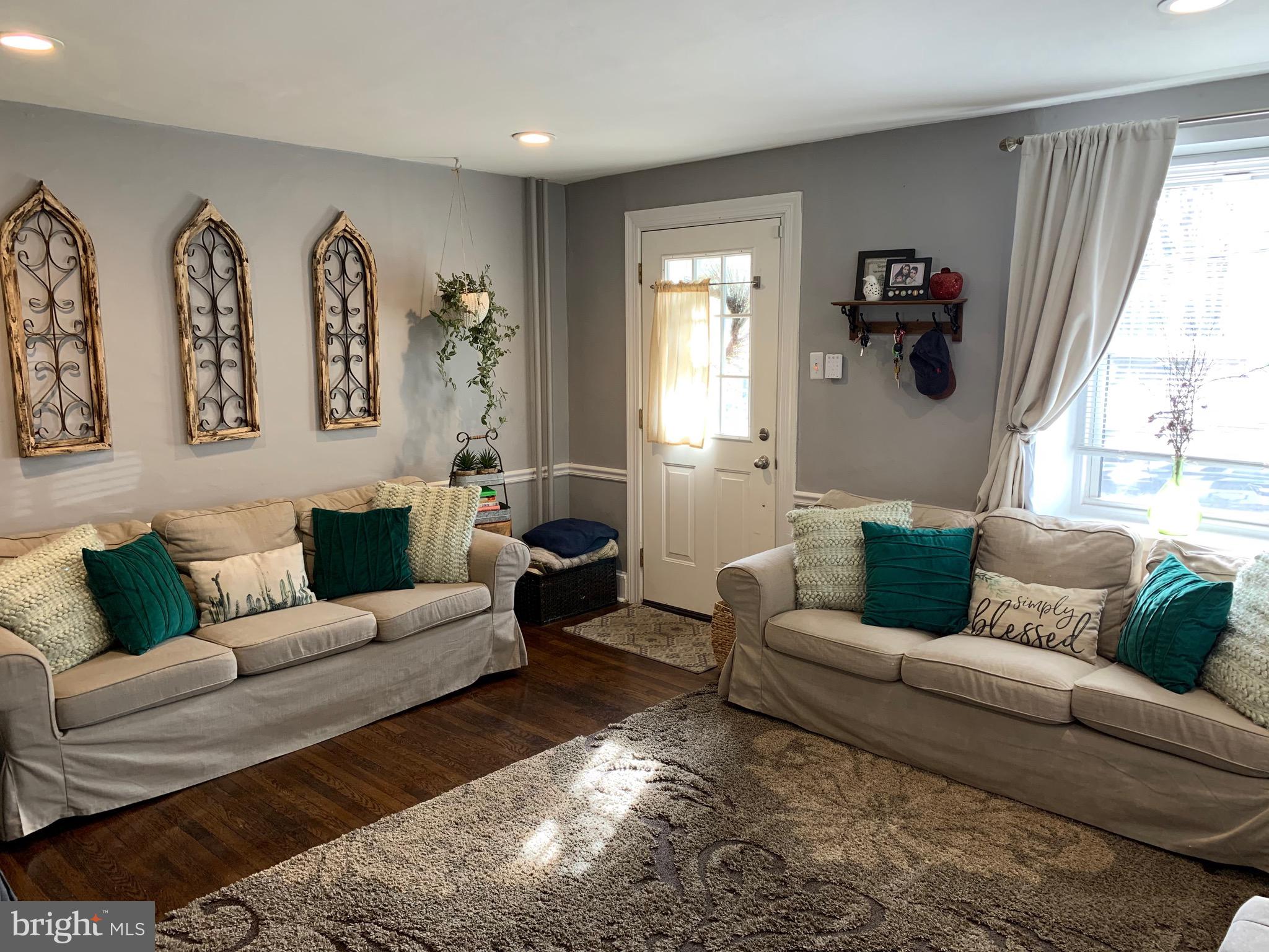 302 Highland Road Cheltenham, PA 19012 - Photo 7 of 57 Living Room