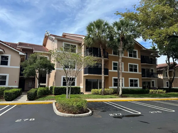 $2,300 | 8955 Wiles Road, Unit 206, Coral Springs, FL 33067
