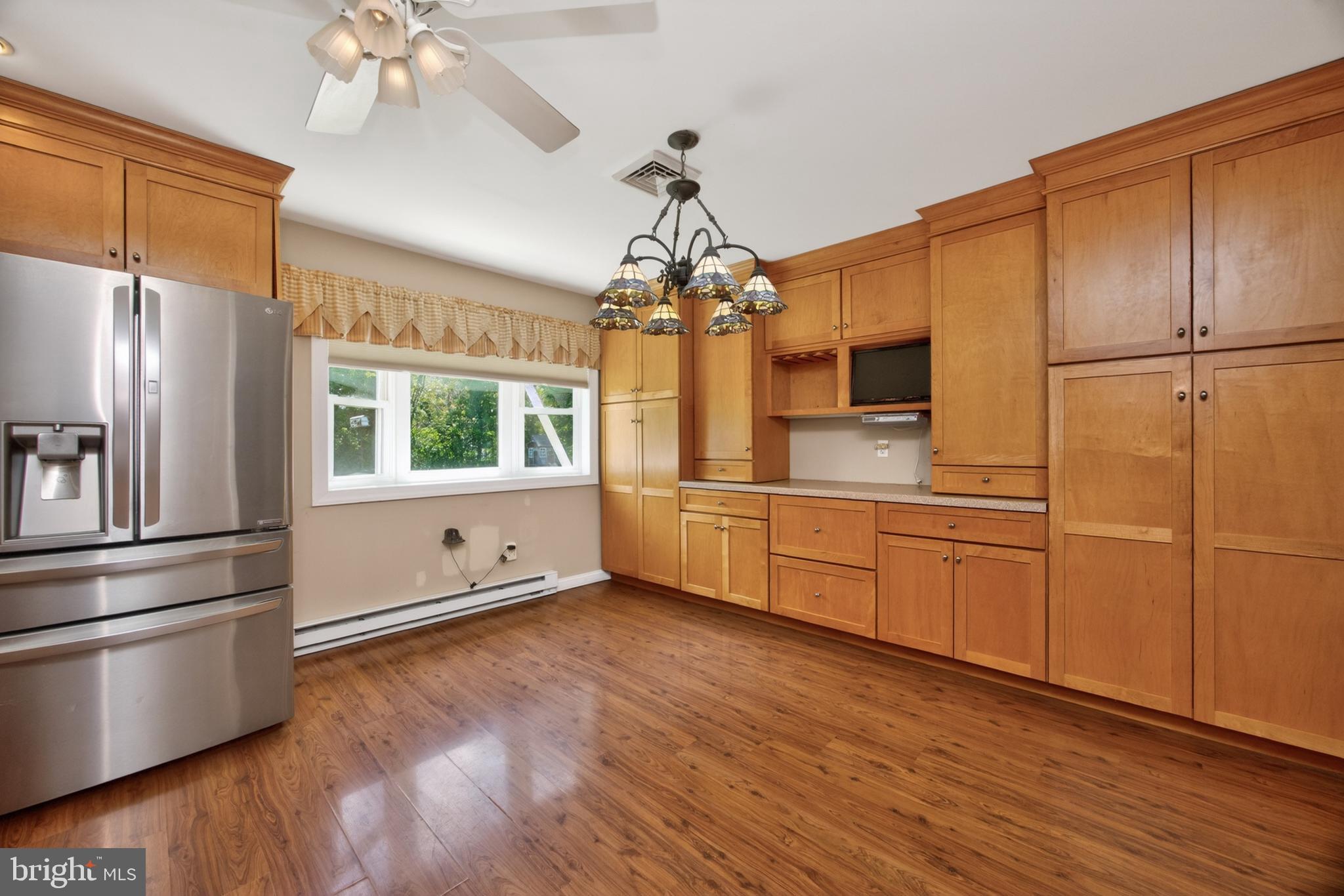726 Claire Road Warminster, PA 18974 - Photo 3 of 36