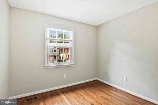 $3,200 | 10257 Friendship Court, Fairfax, VA 22032