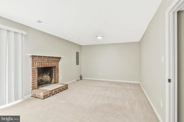 $3,200 | 10257 Friendship Court, Fairfax, VA 22032