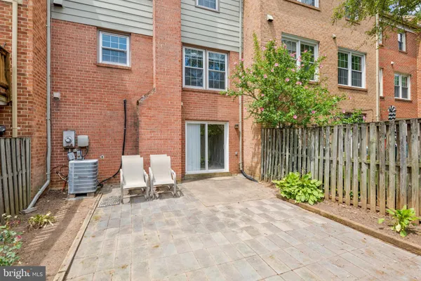 $3,200 | 10257 Friendship Court, Fairfax, VA 22032