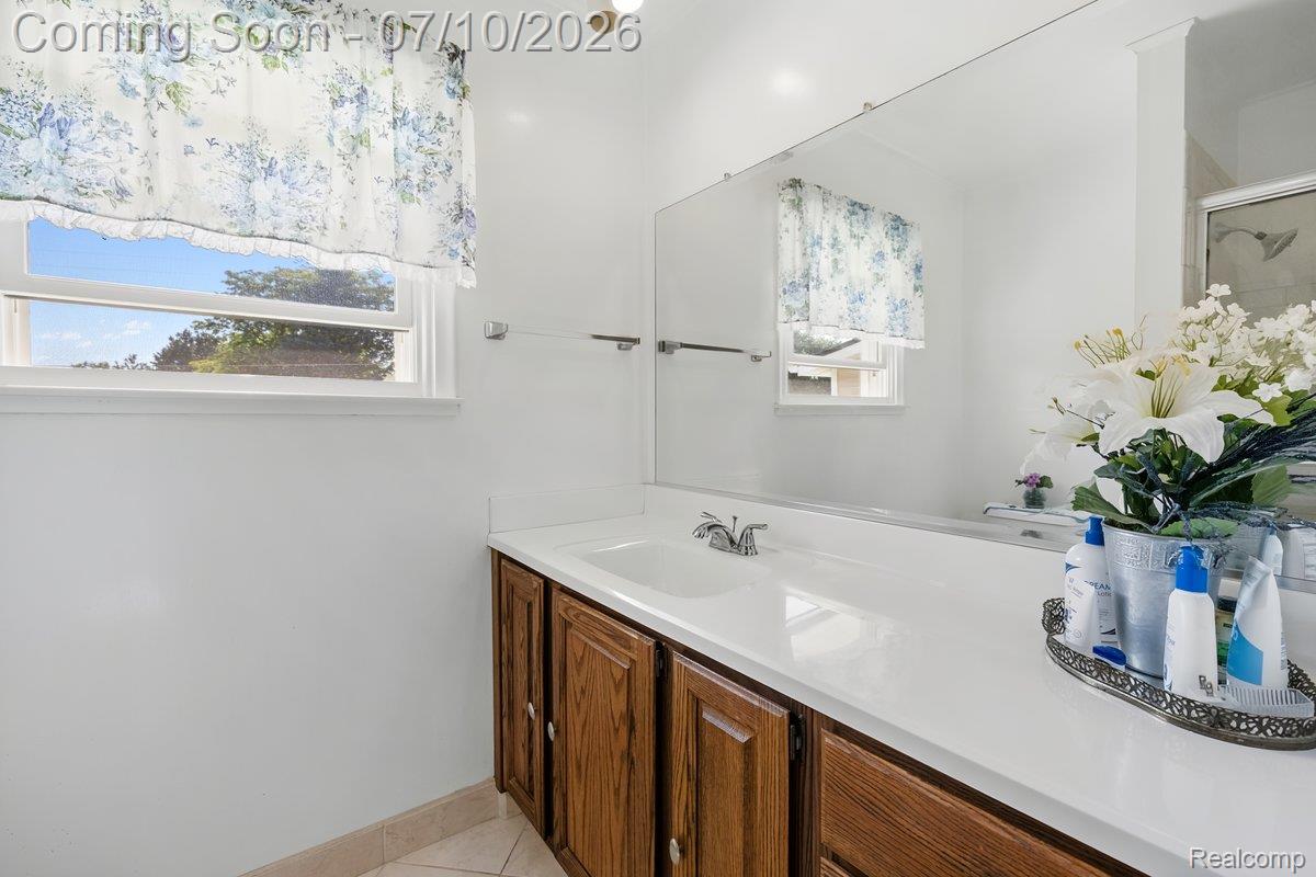 3381 North Fleming Road Fowlerville, MI 48836 - Photo 17 of 29 Full Bath