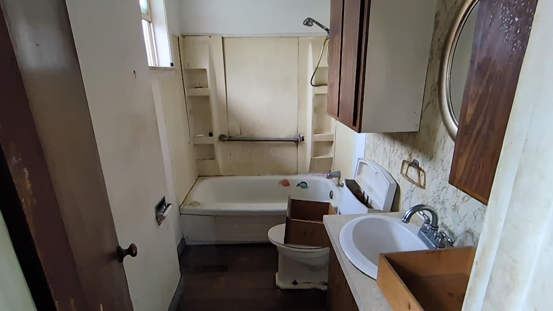 1325 Smith Road Columbus, OH 43207 - Photo 20 of 25 PXL_20250404_141207360