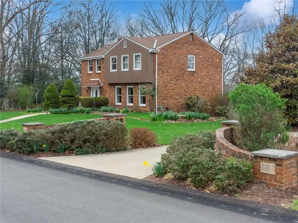 $439,900 | 5061 Northlawn Circle, Murrysville, PA 15668