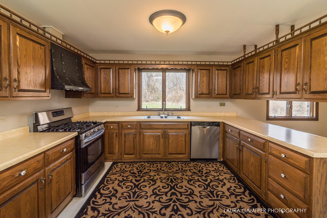 6N530 Old Homestead Road St. Charles, IL 60175 - Photo 3 of 26 Gallery Image 3