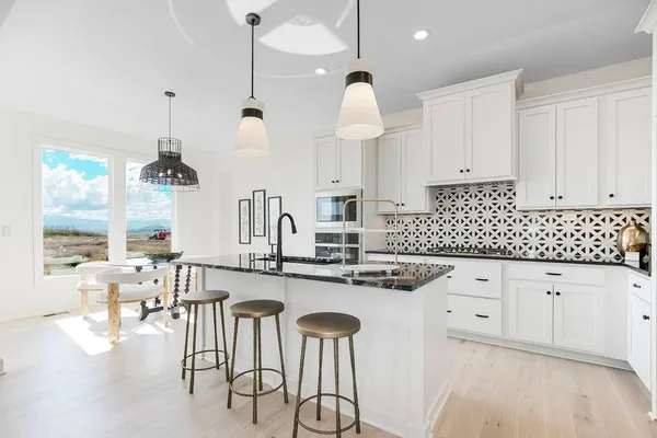$723,397 | 4005 West 158th Place, Overland Park, KS 66224