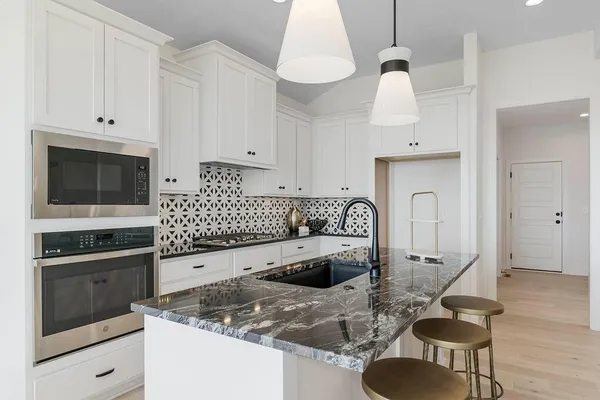 $723,397 | 4005 West 158th Place, Overland Park, KS 66224