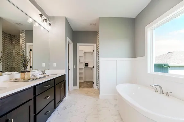 $723,397 | 4005 West 158th Place, Overland Park, KS 66224