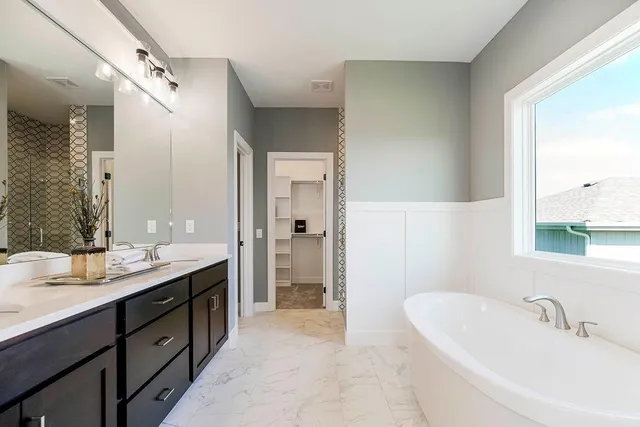 $711,682 | 4005 West 158th Place, Overland Park, KS 66224