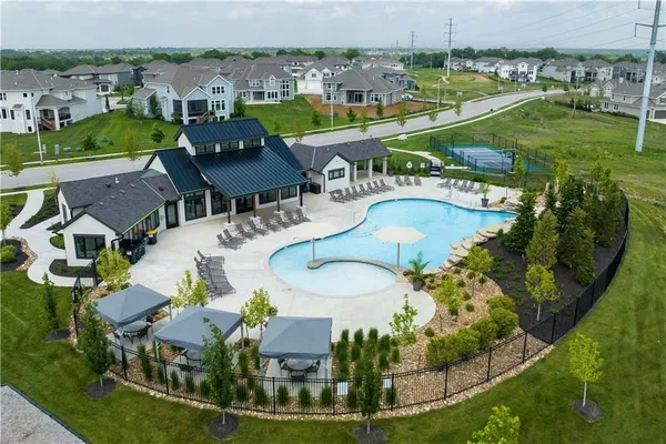 $723,397 | 4005 West 158th Place, Overland Park, KS 66224