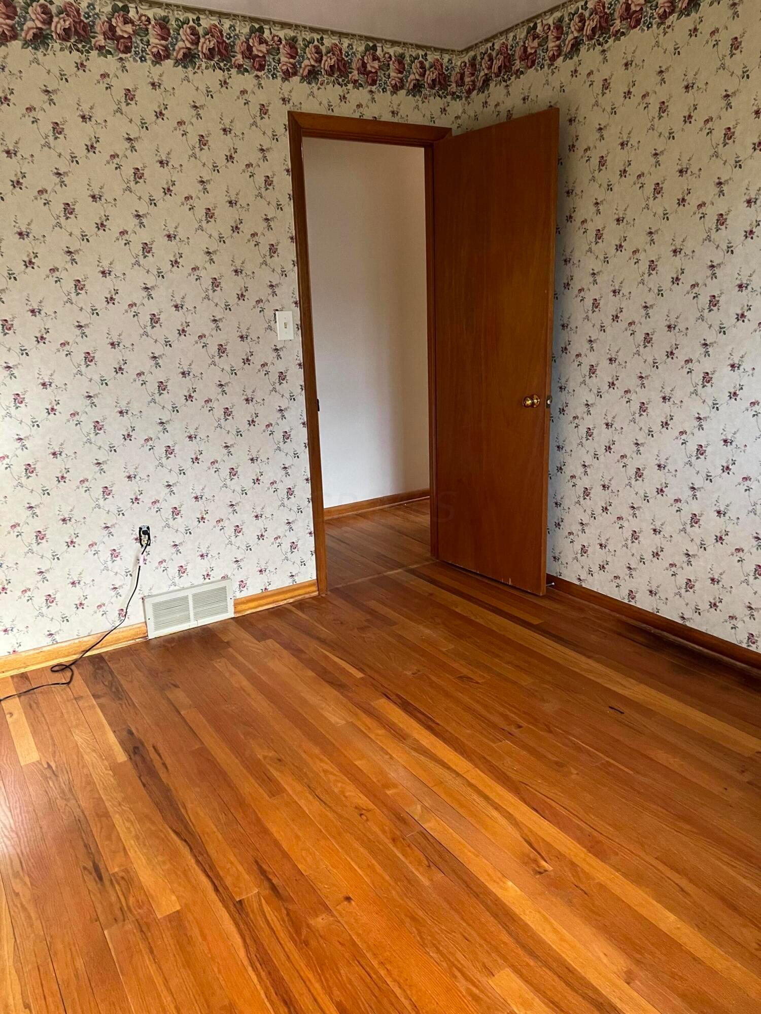 550 Ridgewood Drive Circleville, OH 43113 - Photo 9 of 21 6DF6B608-19BF-44E5-A3E5-A40DE5EF3065