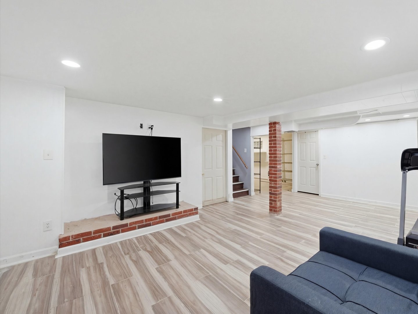 2352 2nd Avenue North Riverside, IL 60546 - Photo 23 of 37 a living room with furniture and a flat screen tv