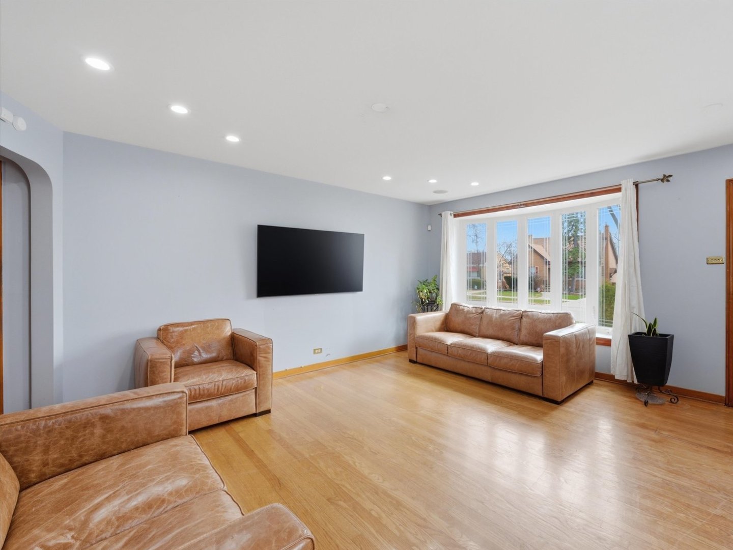 2352 2nd Avenue North Riverside, IL 60546 - Photo 4 of 39