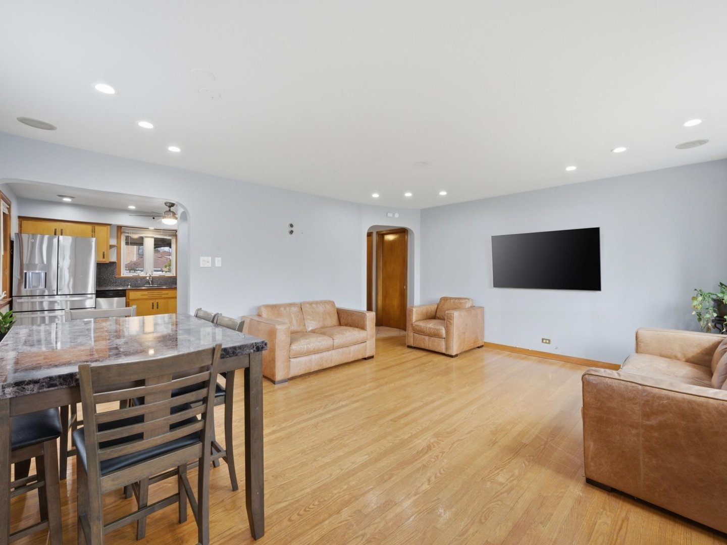 2352 2nd Avenue North Riverside, IL 60546 - Photo 5 of 39