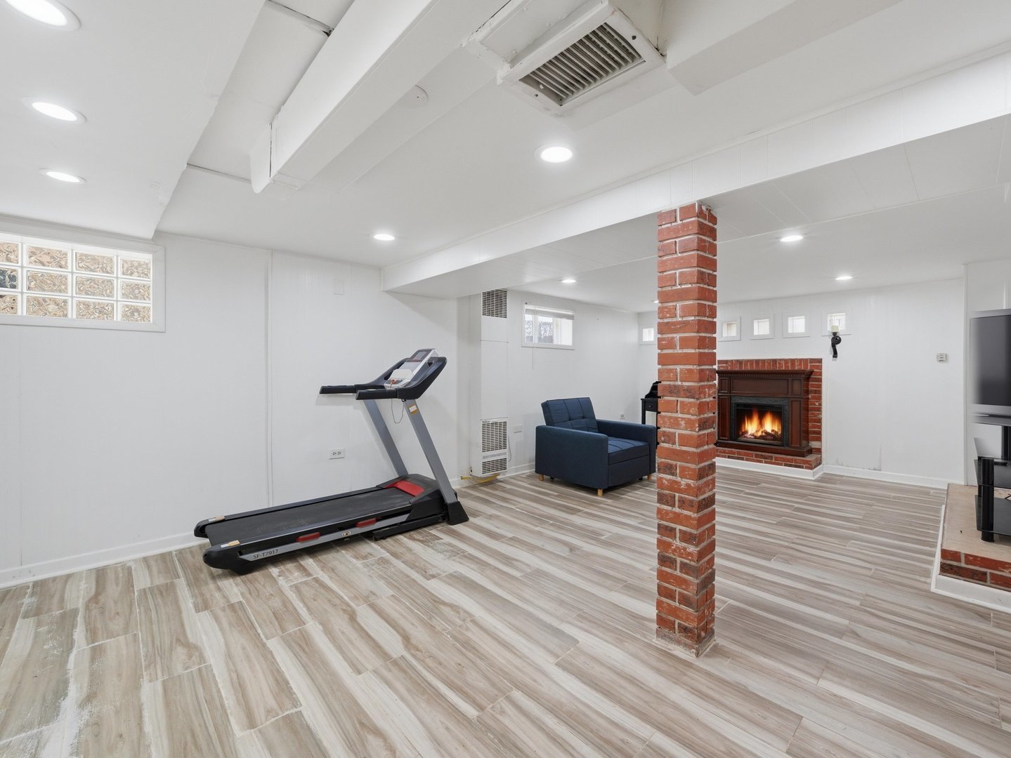 2352 2nd Avenue North Riverside, IL 60546 - Photo 10 of 39