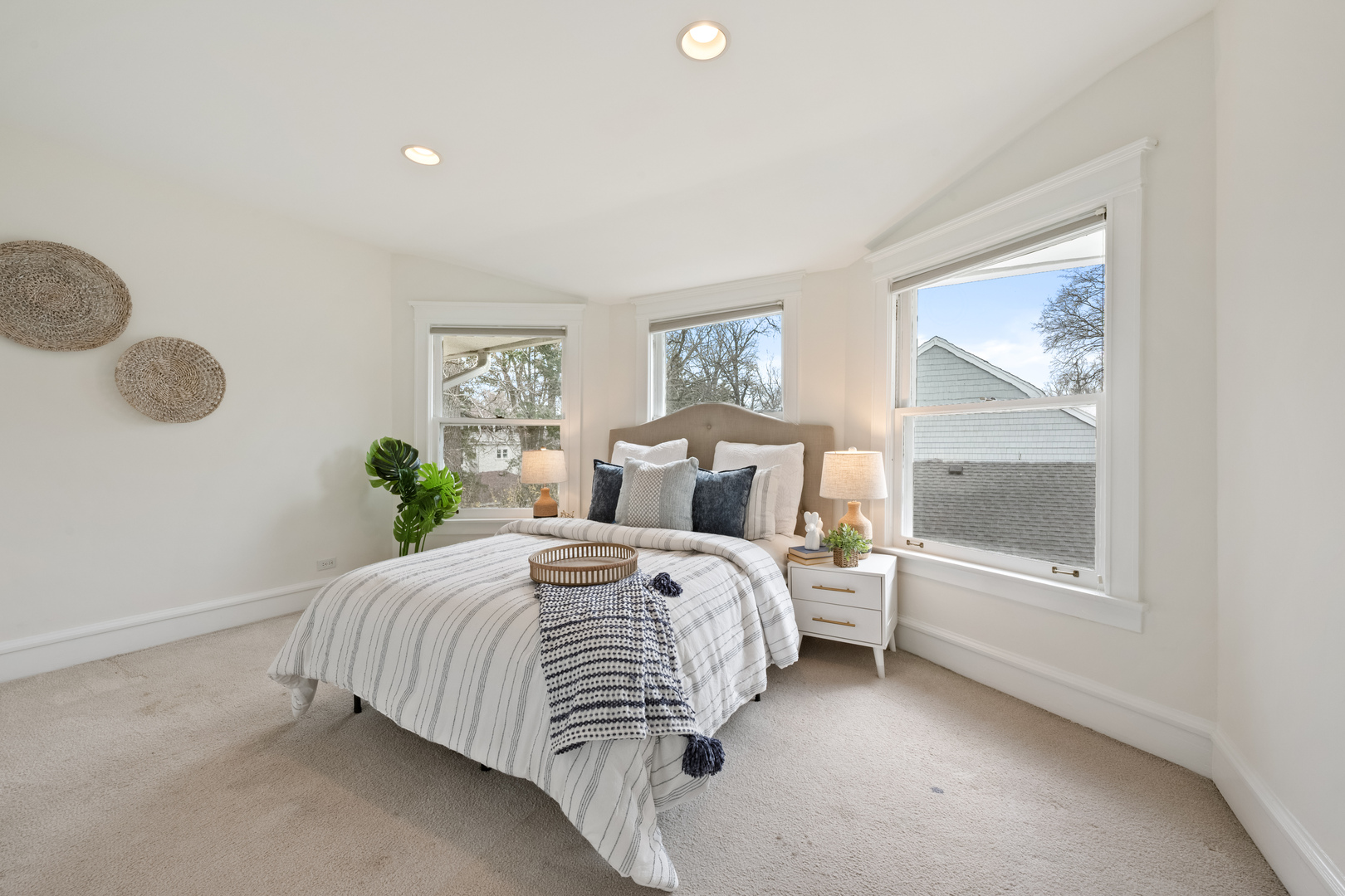 841 Prospect Avenue Winnetka, IL 60093 - Photo 20 of 35 a bedroom with a bed and window