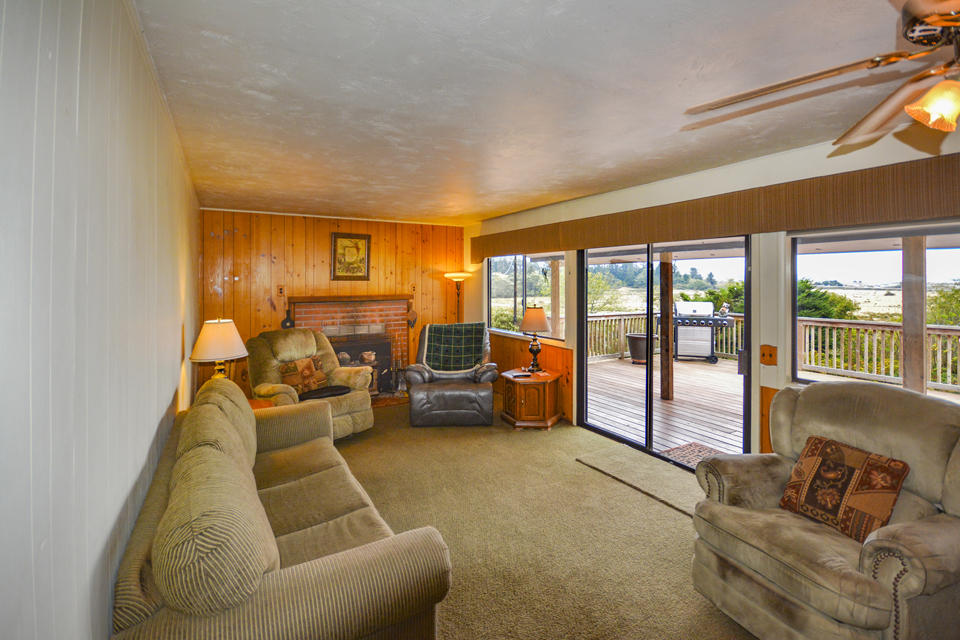 2084 Sunset Eureka, CA 95503 - Photo 3 of 49