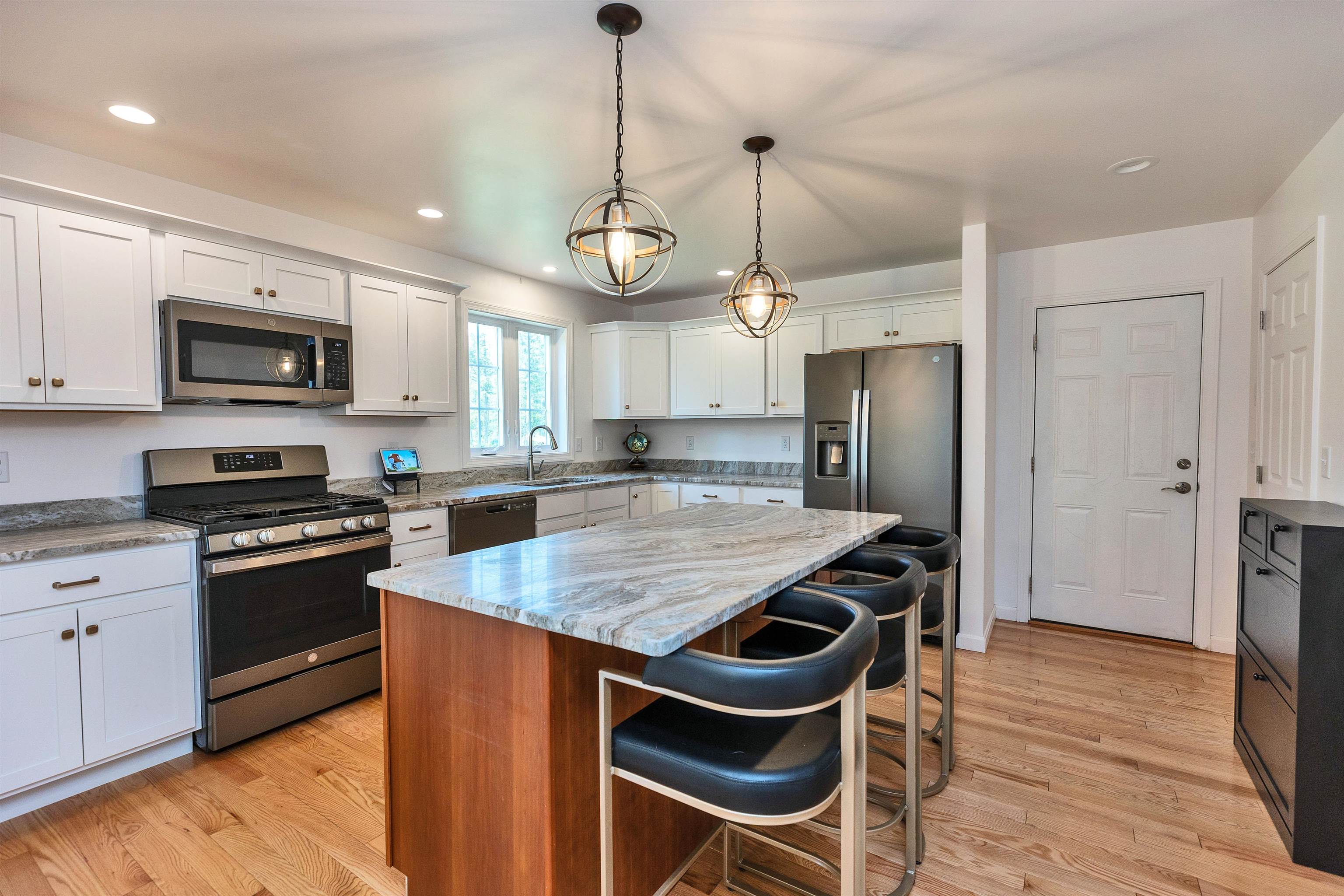116 Sullivan Center Road Keene, NH 03431 - Photo 8 of 54